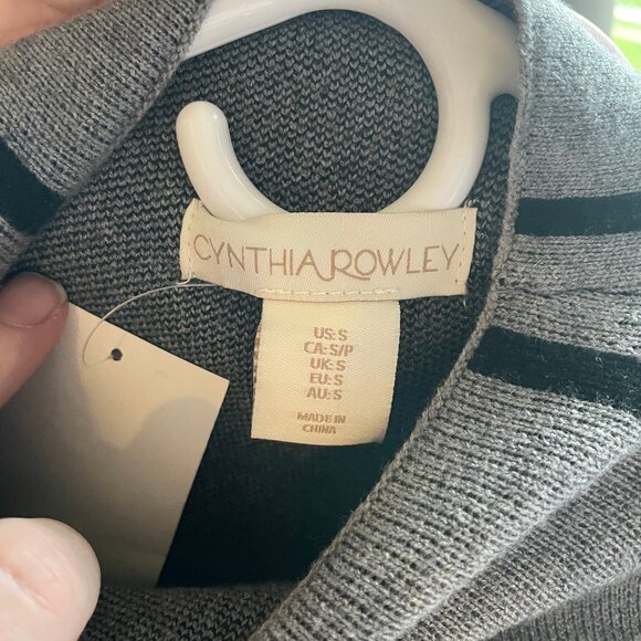 Grey and Black short turtle neck sweater - Picture 3 of 3